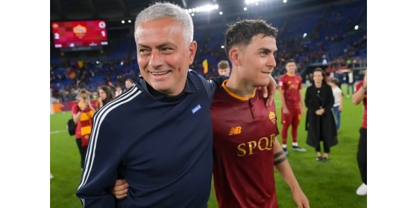 Paulo Dybala ringrazia José Mourinho per il suo insegnamento e il suo aiuto